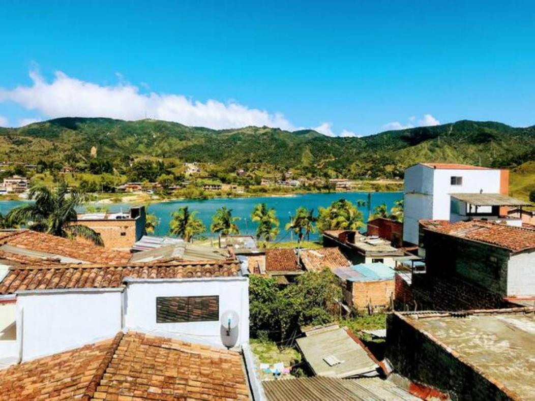 Aptos Vista Al Embalse, Frente Al Lago, Restaurantes, Bares Guatapé Екстериор снимка