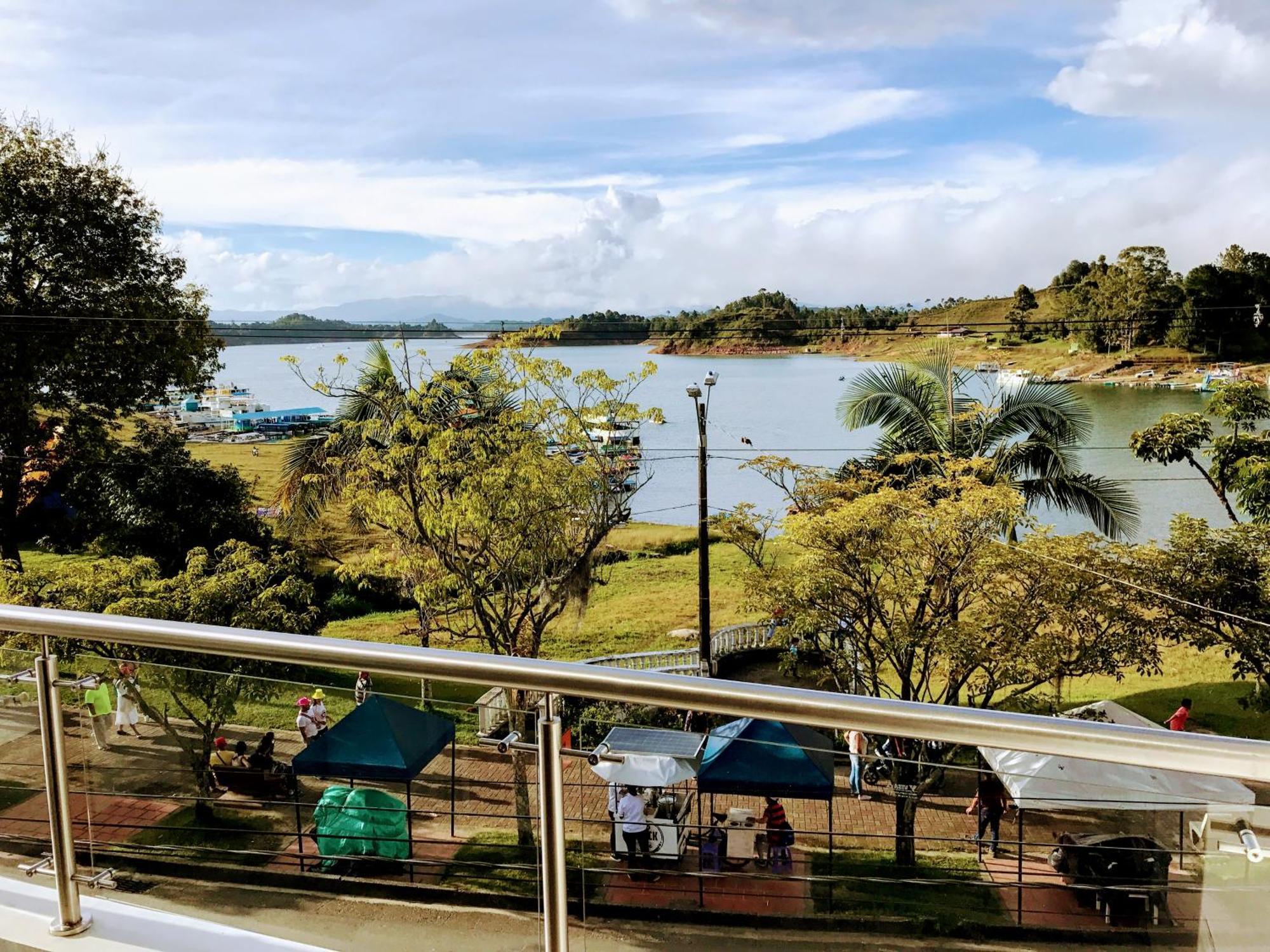 Aptos Vista Al Embalse, Frente Al Lago, Restaurantes, Bares Guatapé Стая снимка